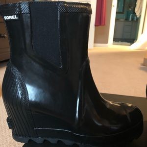 SOREL Joan Rain Wedge Chelsea Gloss